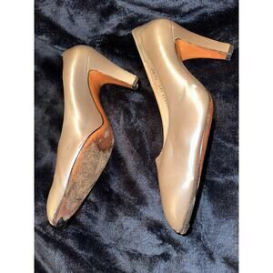 FERRAGAMO BEIGE SUBTLY METALLIC LEATHER PUMPS 7.5N